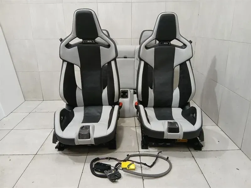 BMW G83 M4 Silverstone Carbon Bucket Seats OEM BMW G83 M4 Silverstone Carbon Bucket Seats OEM